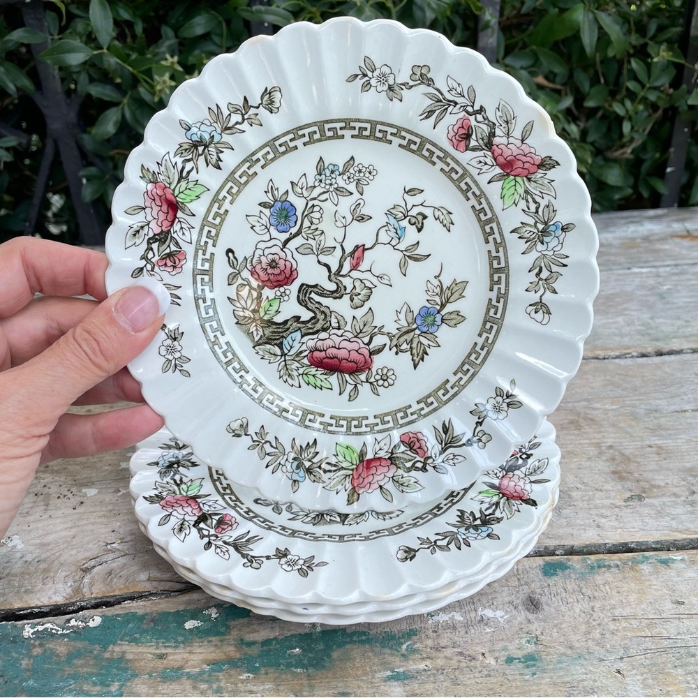 J & G MEAKIN England Classic White KASHMIR 4 small desert plates